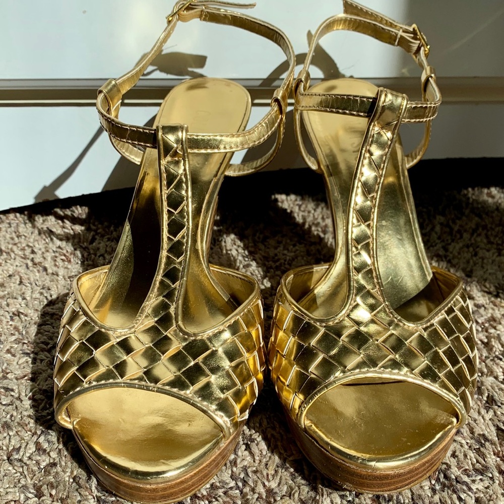 Colin Stuart shiny gold high heels size 8